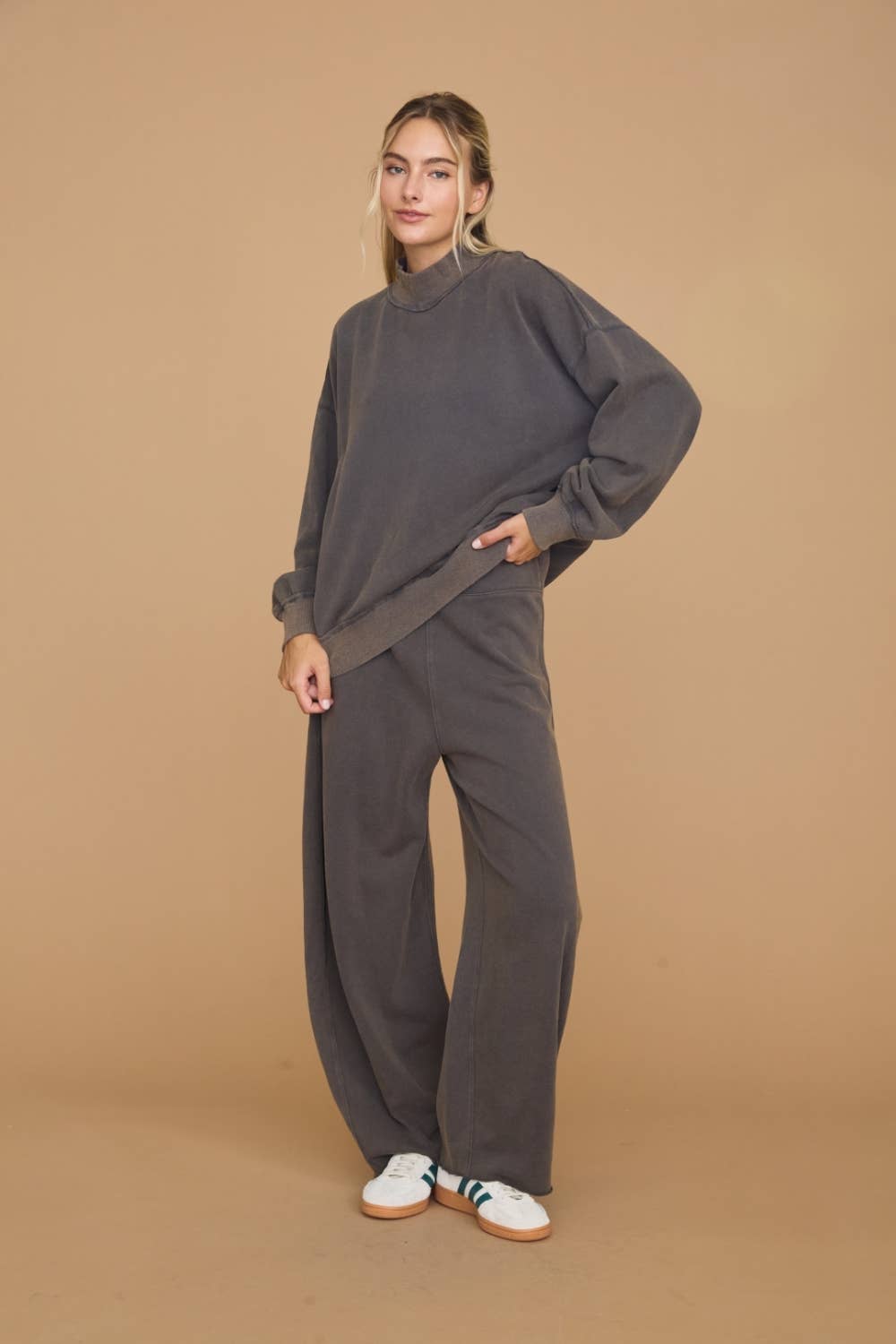 Washed Mock Neck Oversized Sweatshirt