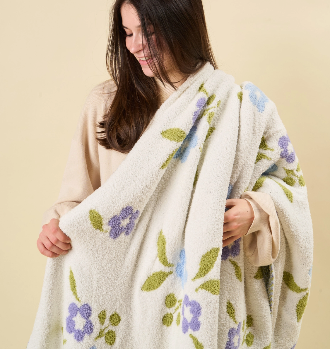 Cozy Dreams Luxe Scalloped Floral Blanket - 2 color options