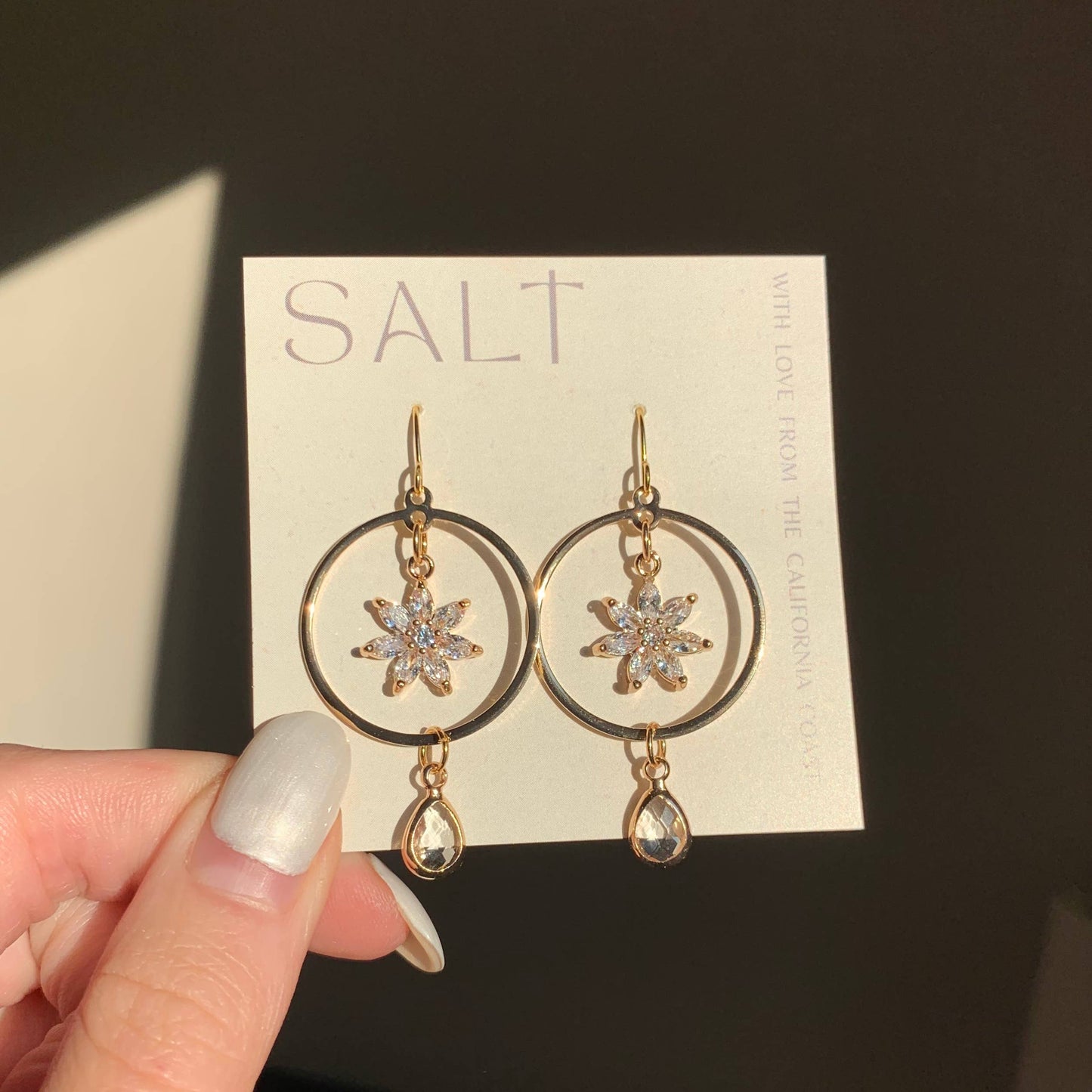 Chic & Sparkly Flower Earrings