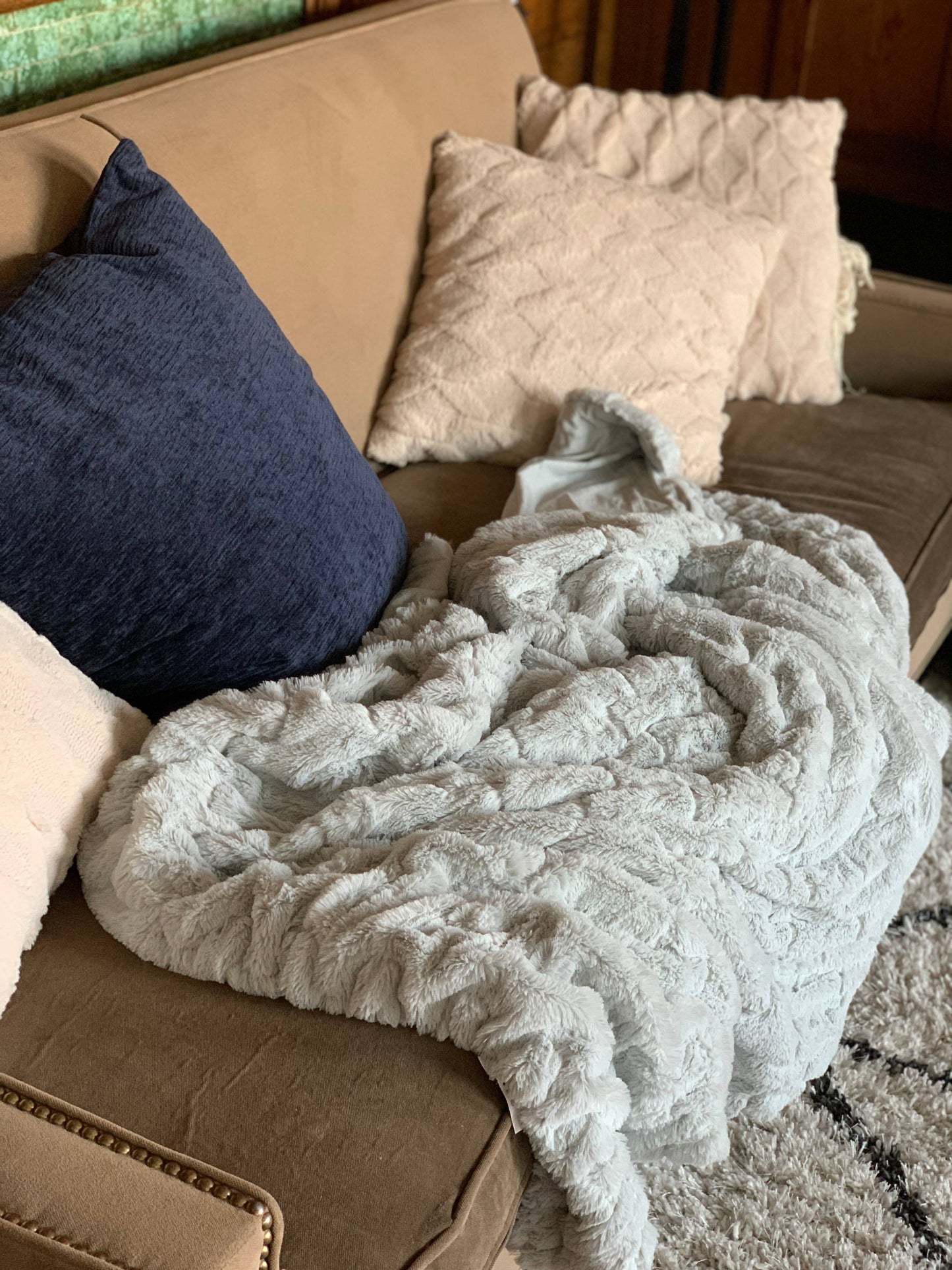 Luxuriously Soft Faux Fur Throw - Ice Silver