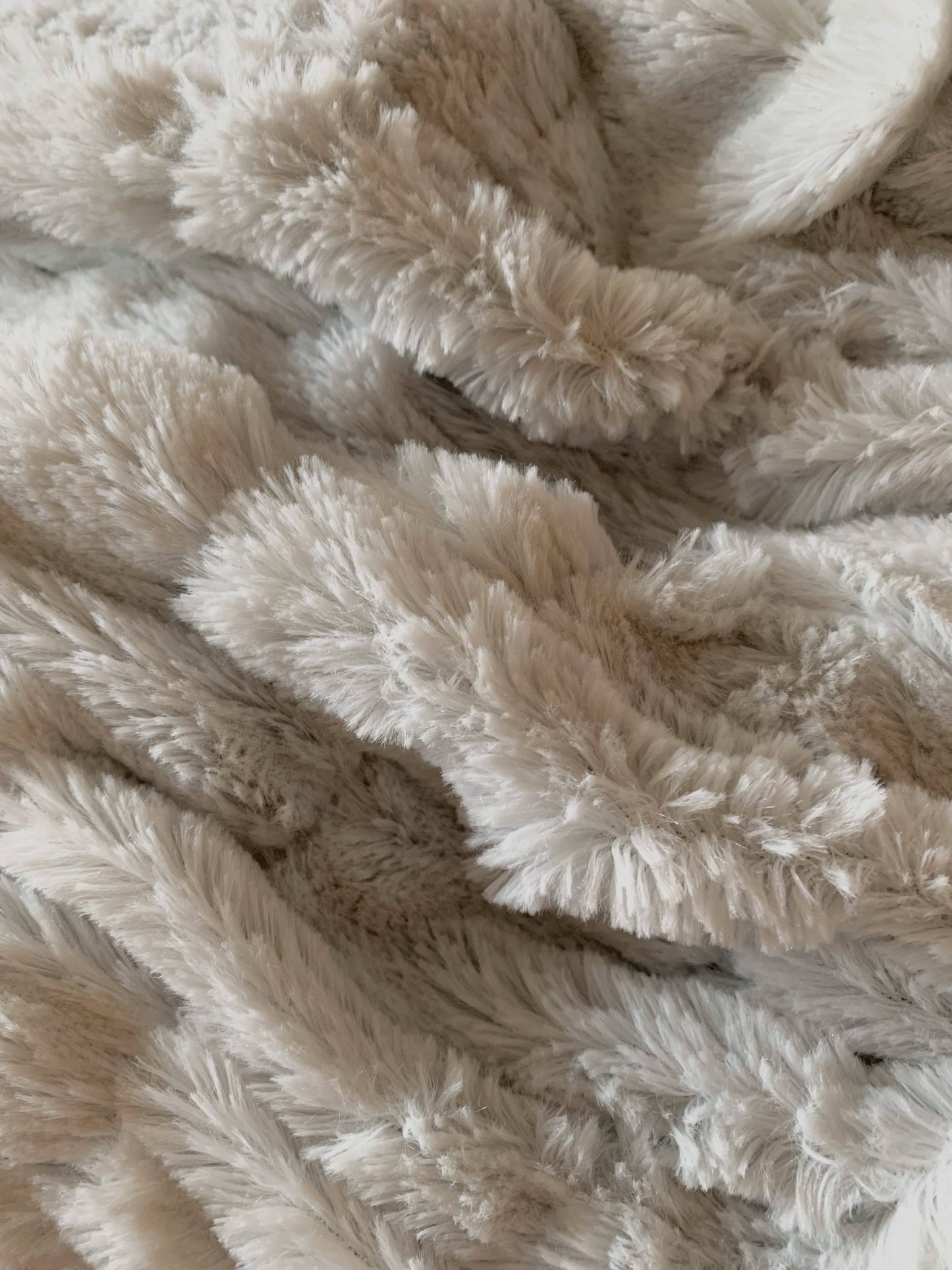 Luxuriously Soft Faux Fur Throw - Ice Silver