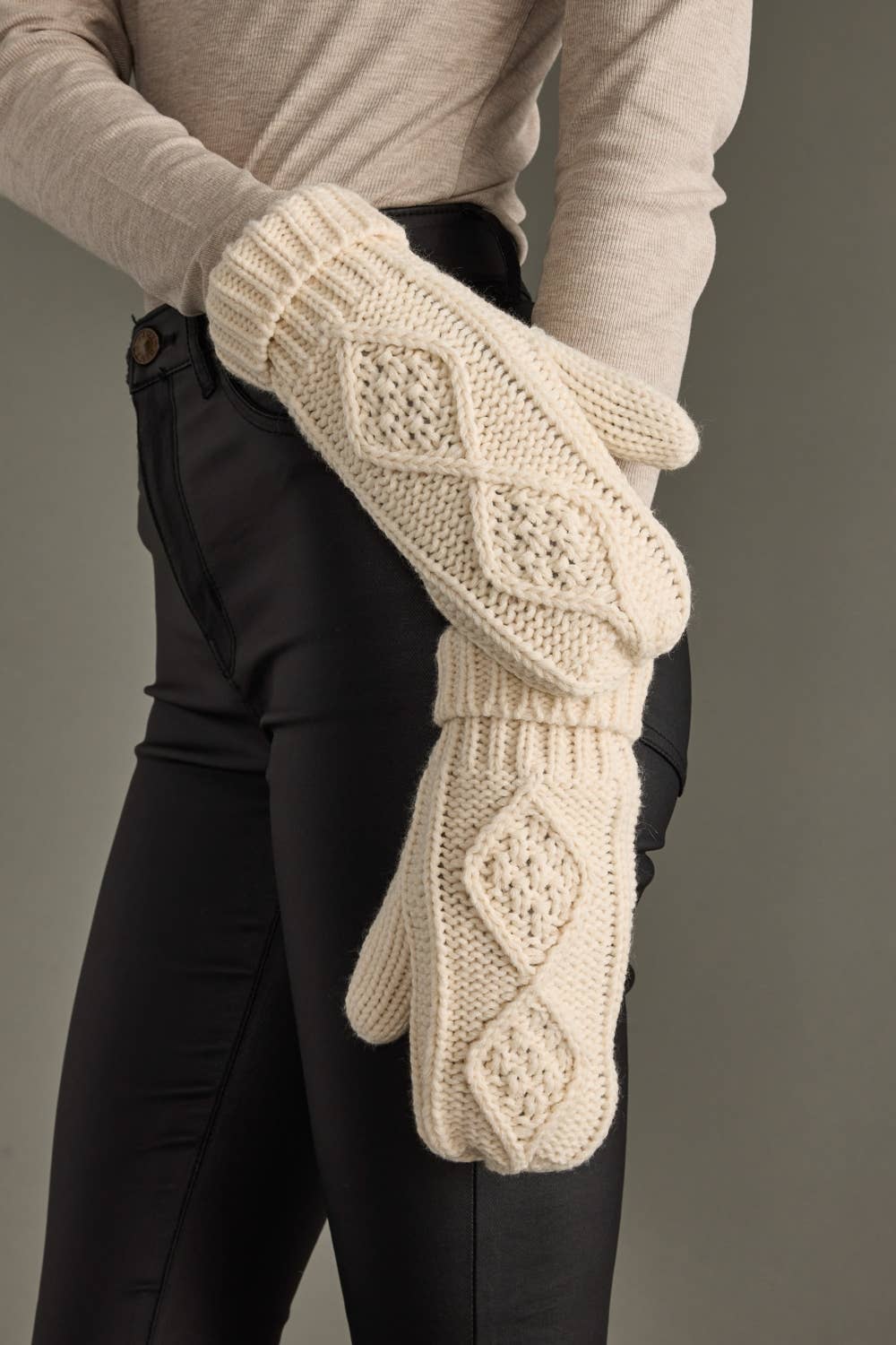 Cream Cable Knit Mittens – Cloth-n-Mortar