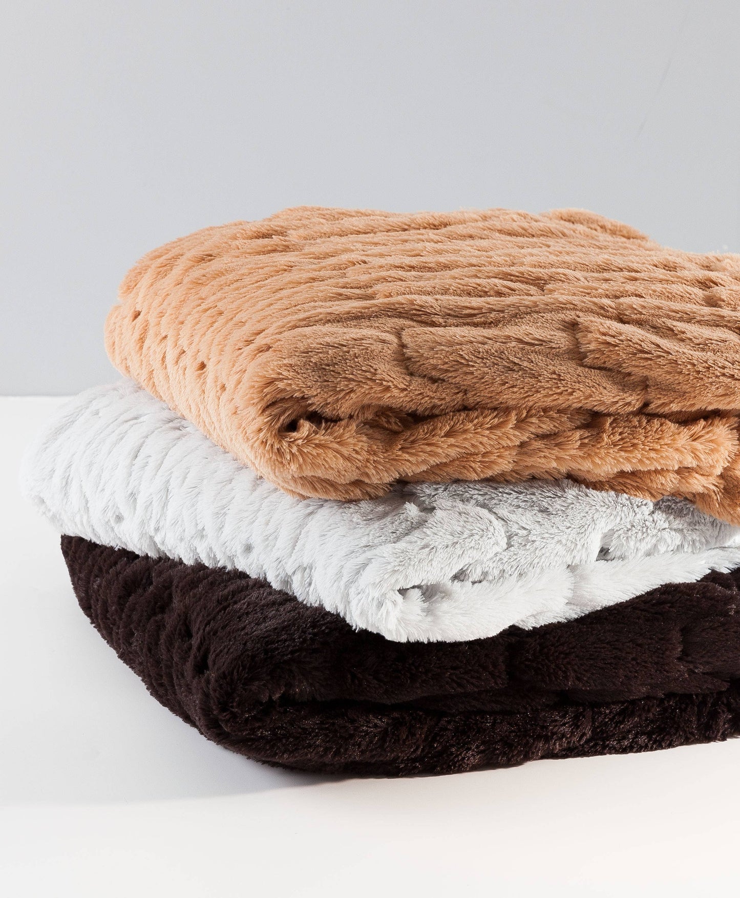 Luxuiously Soft Faux Fur Blanket - Rich Chocolate Brown