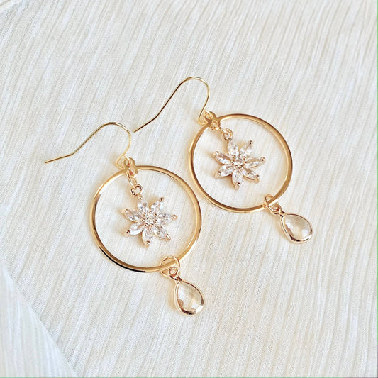 Chic & Sparkly Flower Earrings
