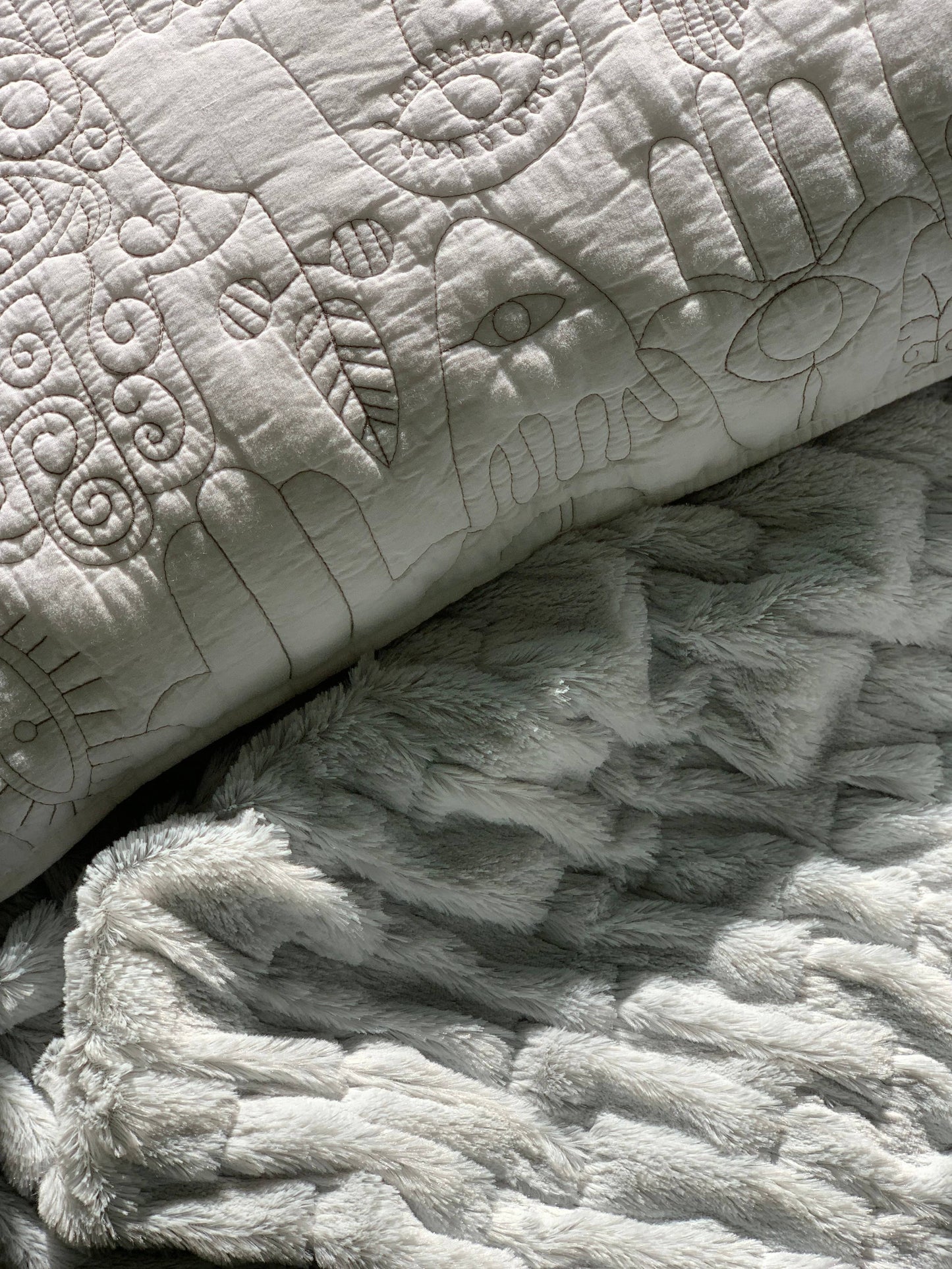 Luxuriously Soft Faux Fur Throw - Ice Silver