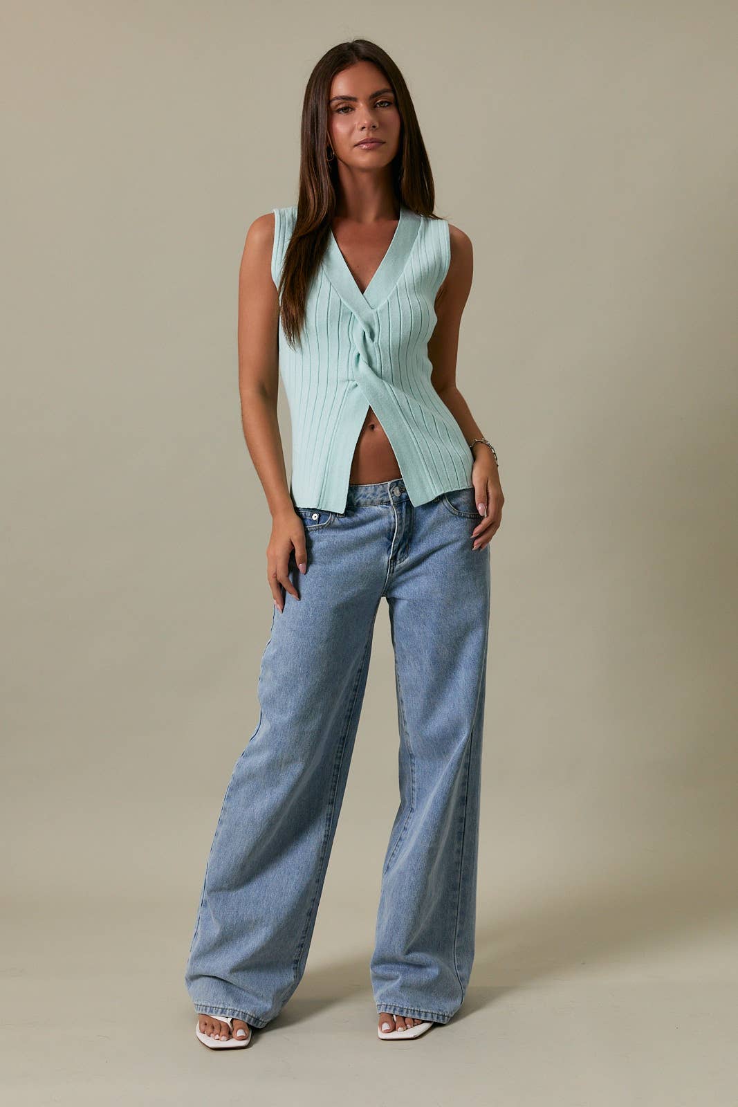 TWISTED FRONT V-NECK SLEEVELESS SWEATER TOP