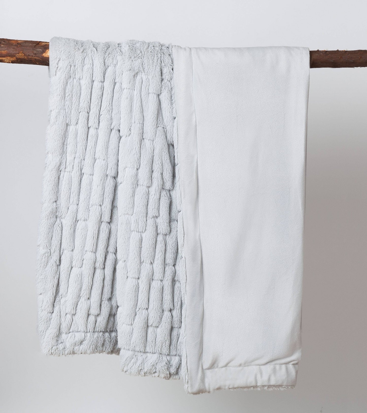 Luxuriously Soft Faux Fur Throw - Ice Silver