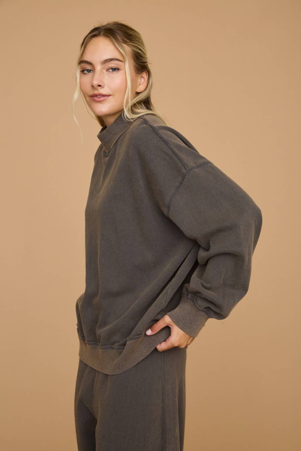 Washed Mock Neck Oversized Sweatshirt